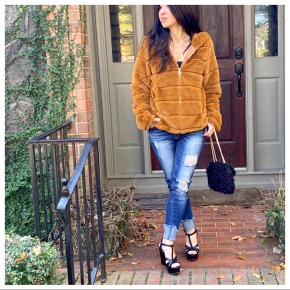 ✨PARIS✨Gorgeous Faux Fur Hooded Jacket - Picture 3 of 8
